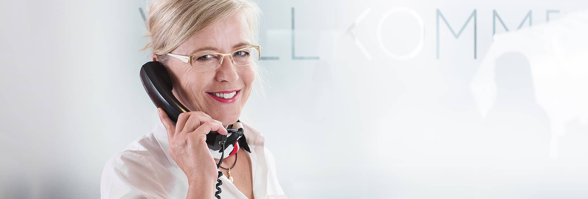 Freundliche Mitarbeiterin am Telefon — MKG Hochrhein